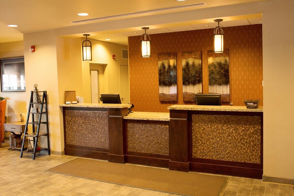 Little Missouri Inn & Suites New Town Экстерьер фото