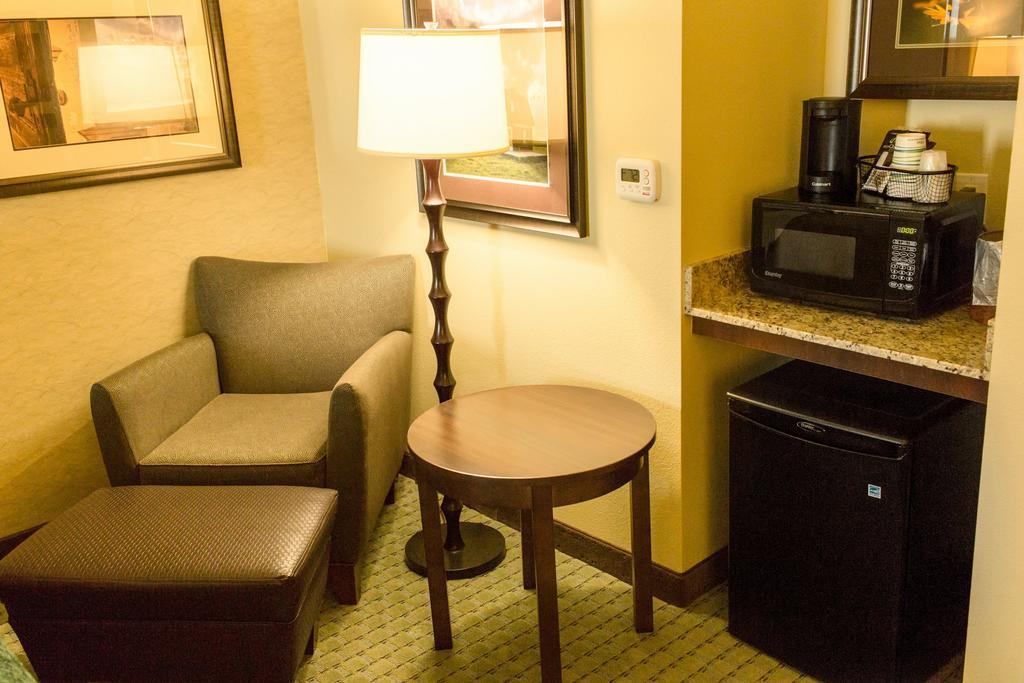 Little Missouri Inn & Suites New Town Экстерьер фото