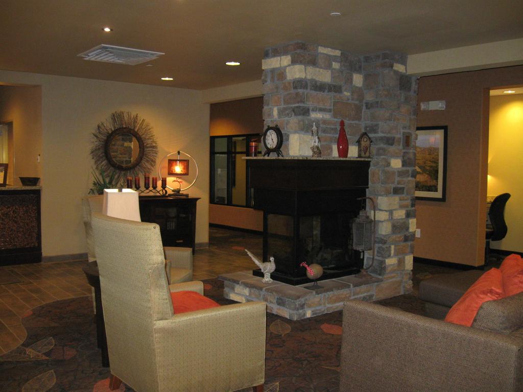 Little Missouri Inn & Suites New Town Экстерьер фото