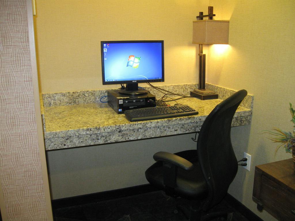 Little Missouri Inn & Suites New Town Экстерьер фото