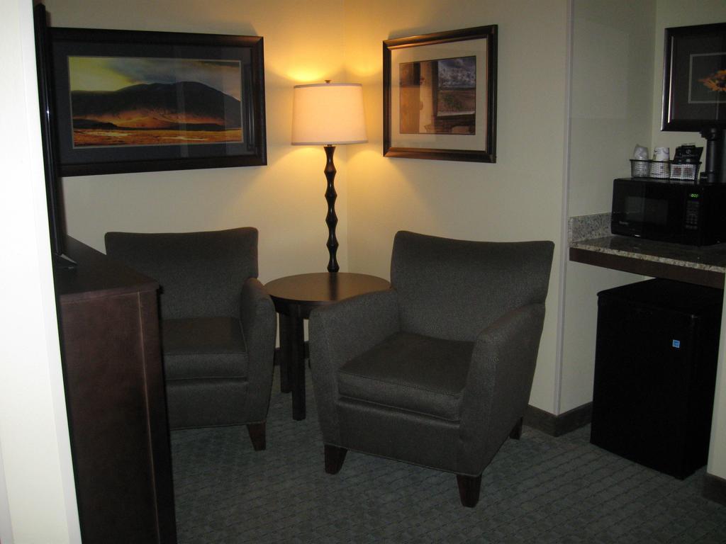Little Missouri Inn & Suites New Town Экстерьер фото