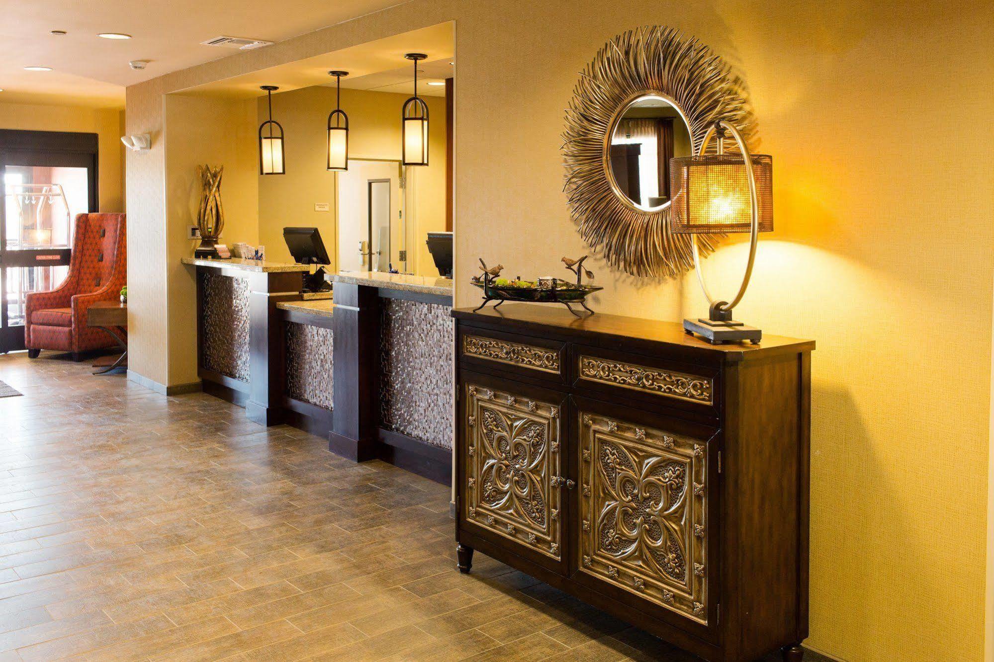 Little Missouri Inn & Suites New Town Экстерьер фото