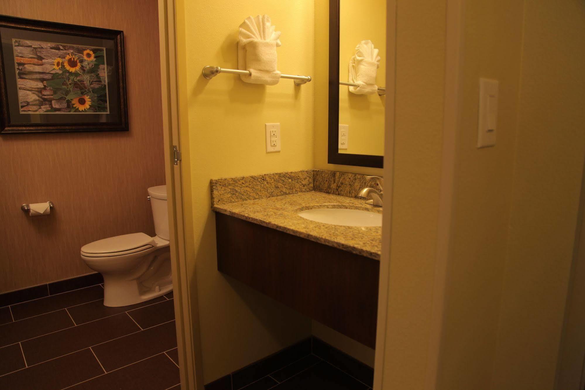 Little Missouri Inn & Suites New Town Экстерьер фото