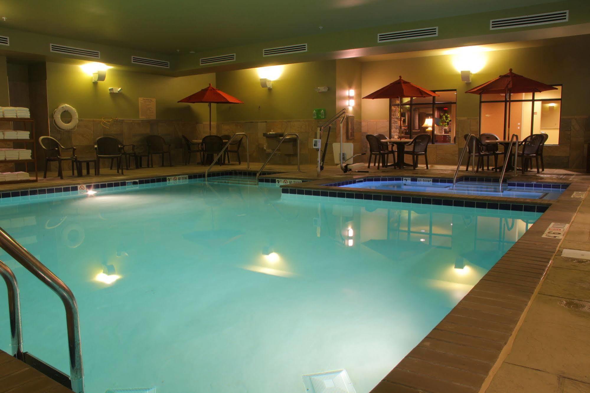 Little Missouri Inn & Suites New Town Экстерьер фото