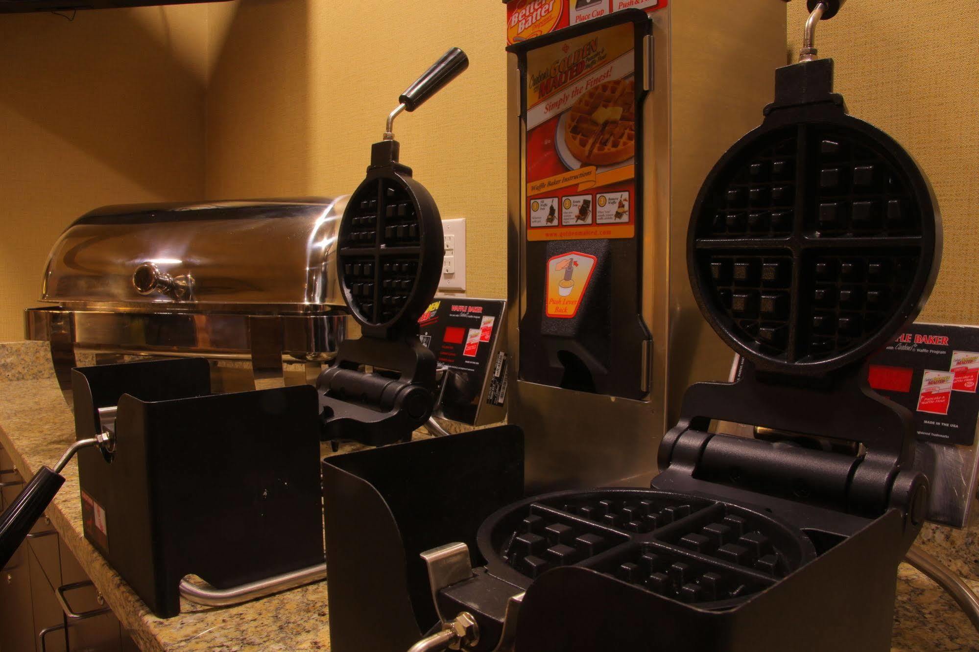 Little Missouri Inn & Suites New Town Экстерьер фото