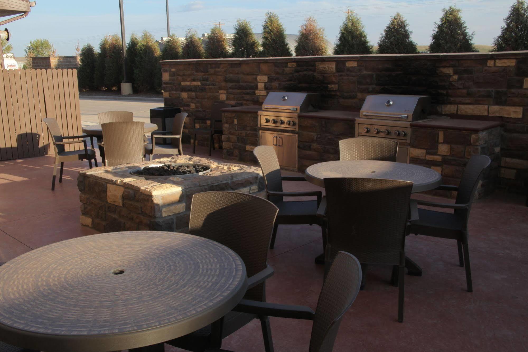 Little Missouri Inn & Suites New Town Экстерьер фото
