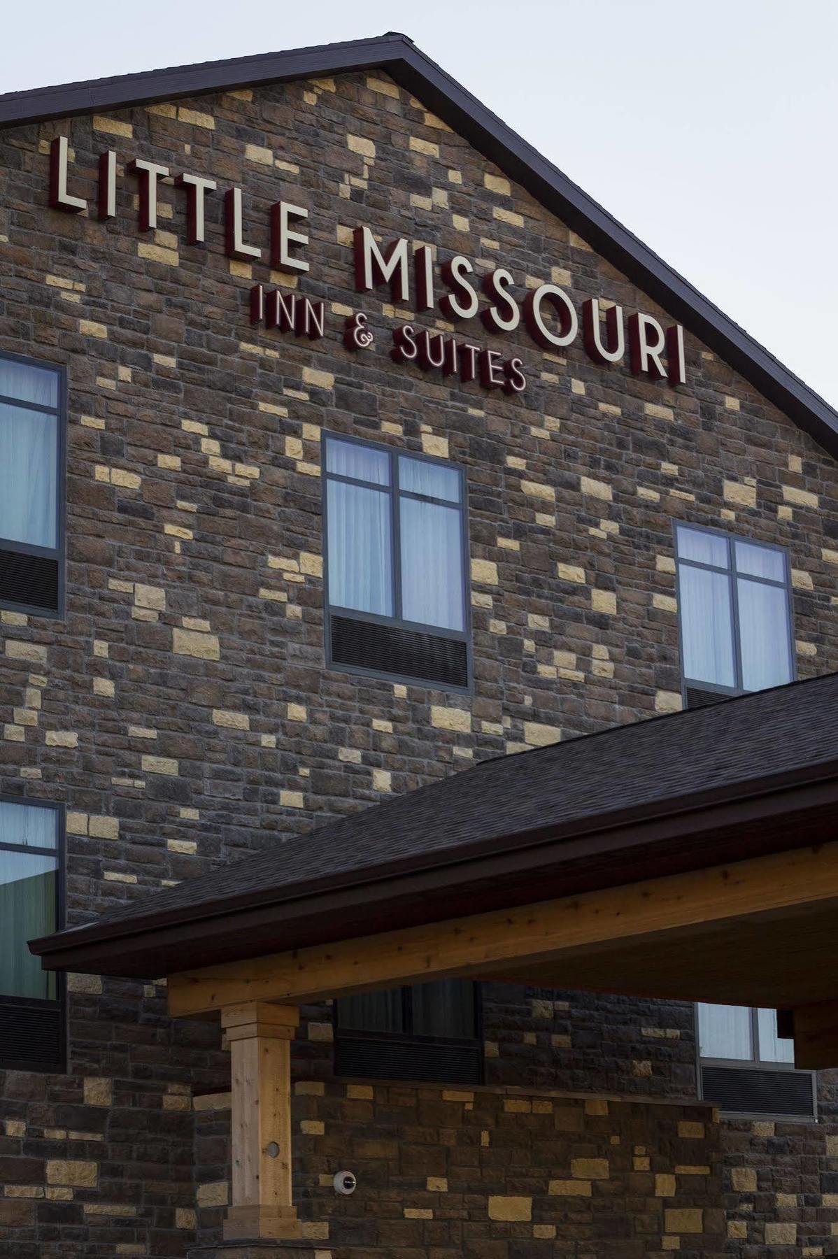 Little Missouri Inn & Suites New Town Экстерьер фото